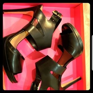 Hott, BLACK, flawless MK HEELS!